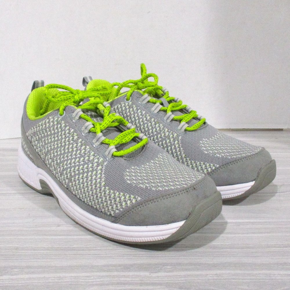 ORTHOFEET ATHLETIC WALKING/CASUAL SNEAKERS. GRAY KNIT. SIZE 8 WIDE
